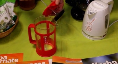 Image of How to make mate cocido with a plunger or french press coffee maker