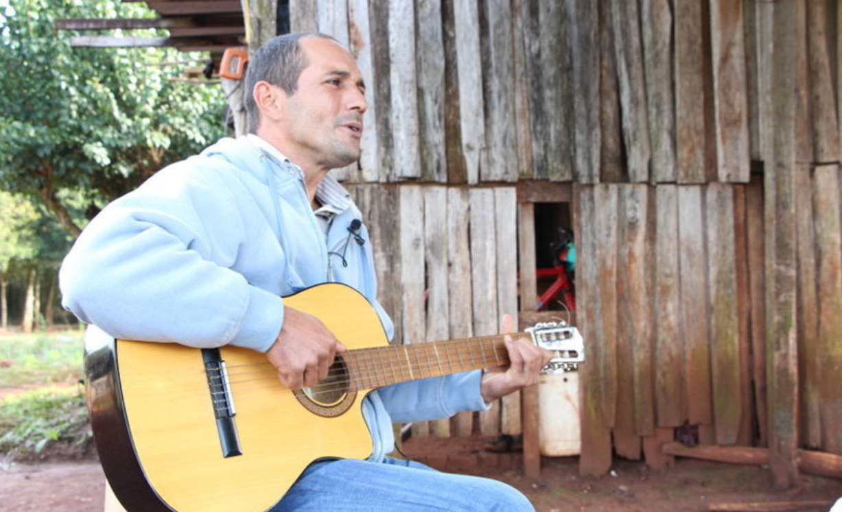 Image of Jairo, the tarefero who sings to life