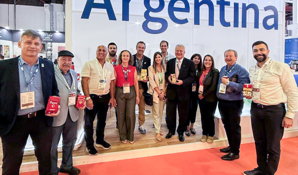 Imagen de La yerba mate argentina expone todos sus atributos en la principal expo alimentaria de Medio Oriente