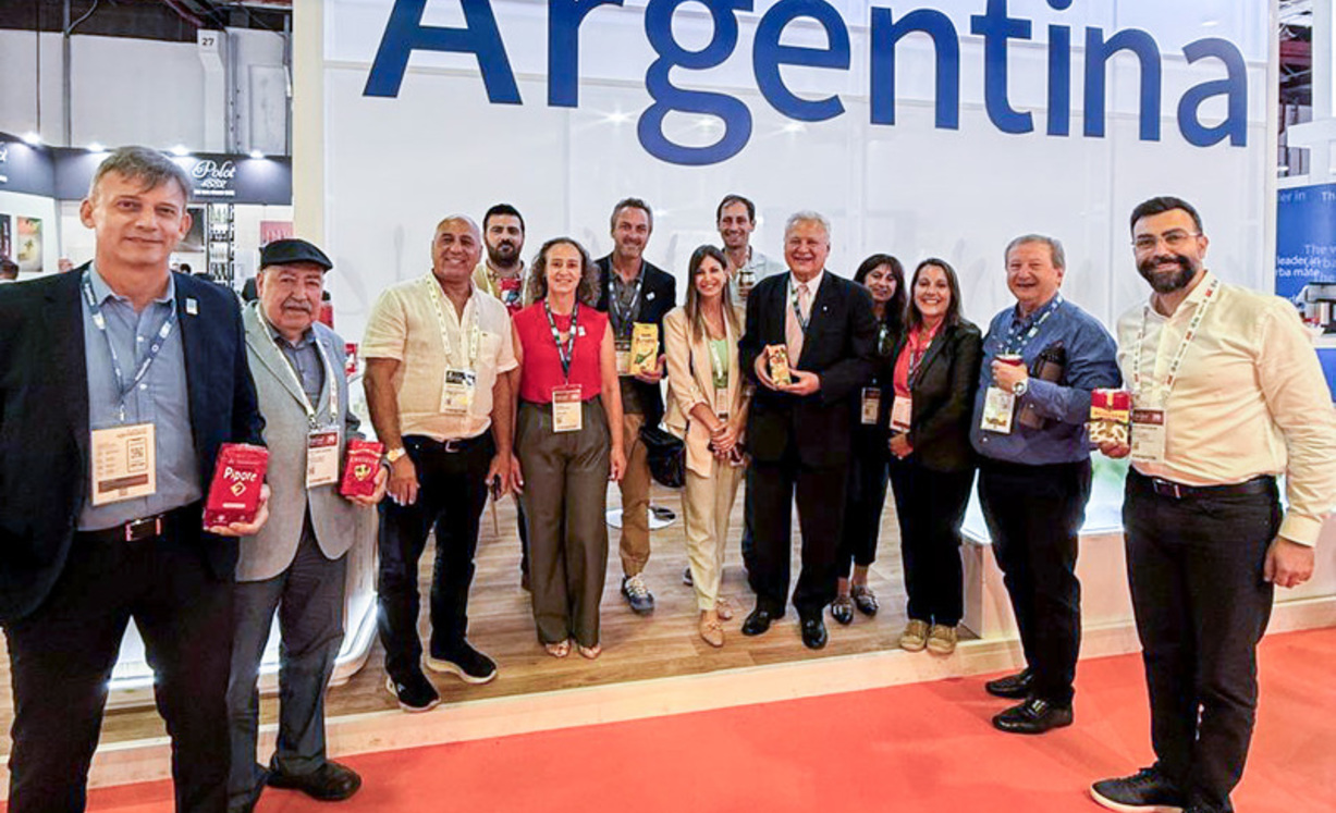 Imagen de La yerba mate argentina expone todos sus atributos en la principal expo alimentaria de Medio Oriente