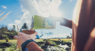 Imagen de El Grupo Cordeiro lanza Verdeflor 23 Regiones, una nueva línea de blends de yerba mate con hierbas serranas